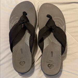 Clark’s Cloudstepper Comfort Women's flip Flop Sandals with Black Straps 9